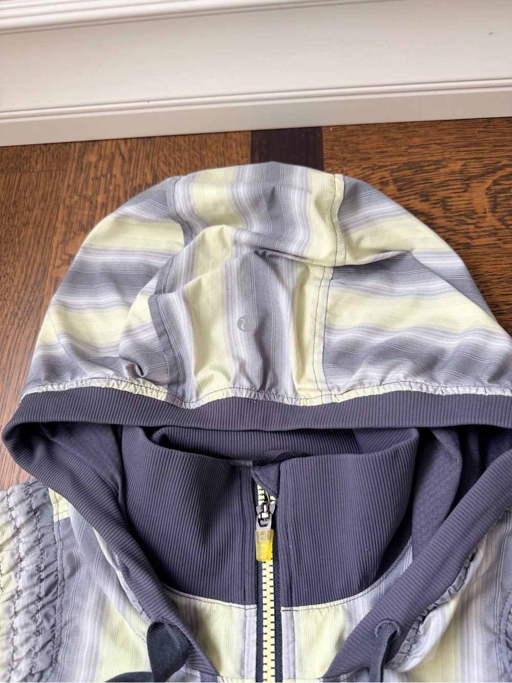 Vintage LULULEMON Run Reflection Track & Field Citron Ombré Stripes Jacket SZ 8 - Picture 3 of 16
